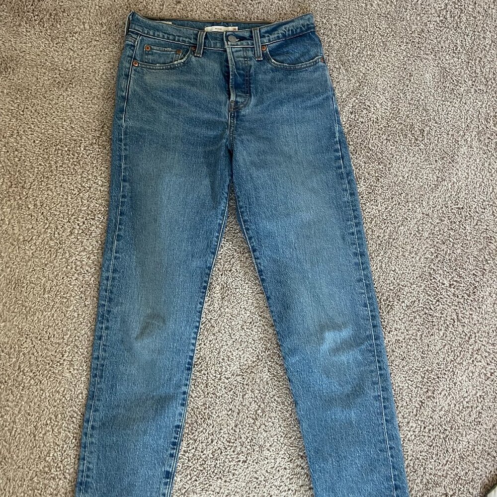 Levi's Wedgie Jeans Medium Wash - size 26